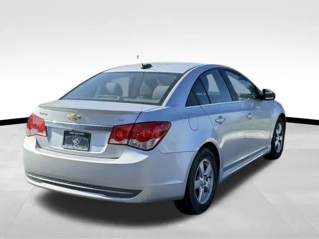 Used 2016 Chevrolet Cruze LT FWD image 6