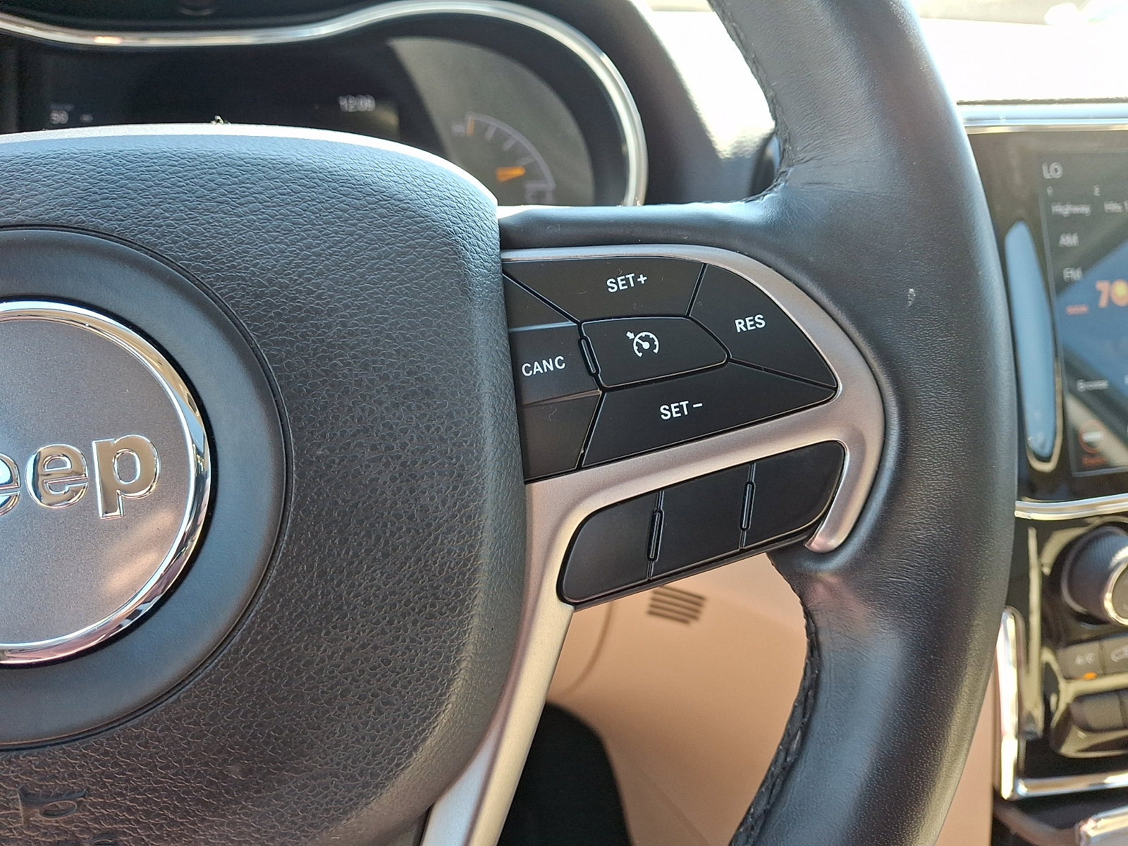 Used 2019 Jeep Grand Cherokee Limited image 22