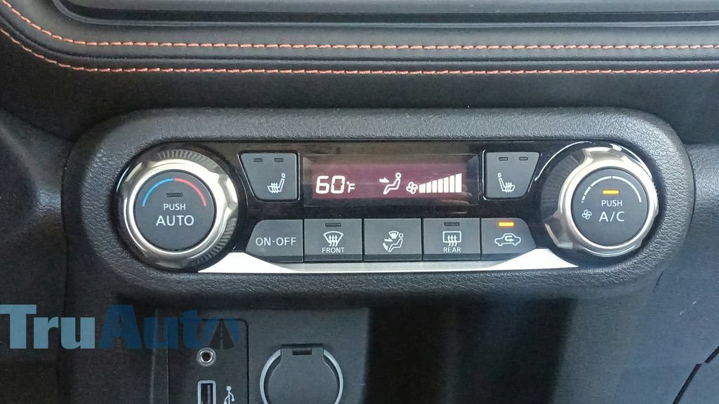 Used 2019 Nissan Kicks SR w/ SR Premium Package FWD image 29