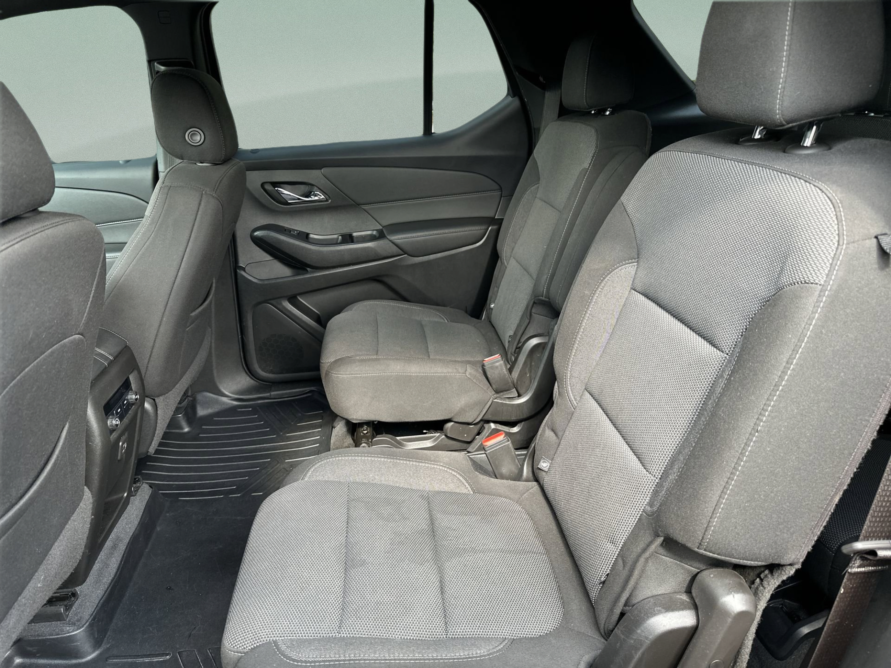 Used 2022 Chevrolet Traverse LT FWD image 24