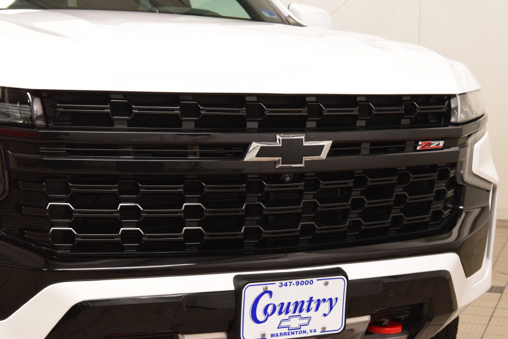 Used 2024 Chevrolet Suburban Z71 w/ Luxury Package AWD/4WD image 11