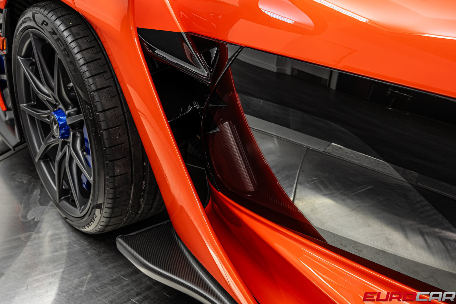 Used 2019 McLaren Senna RWD image 25