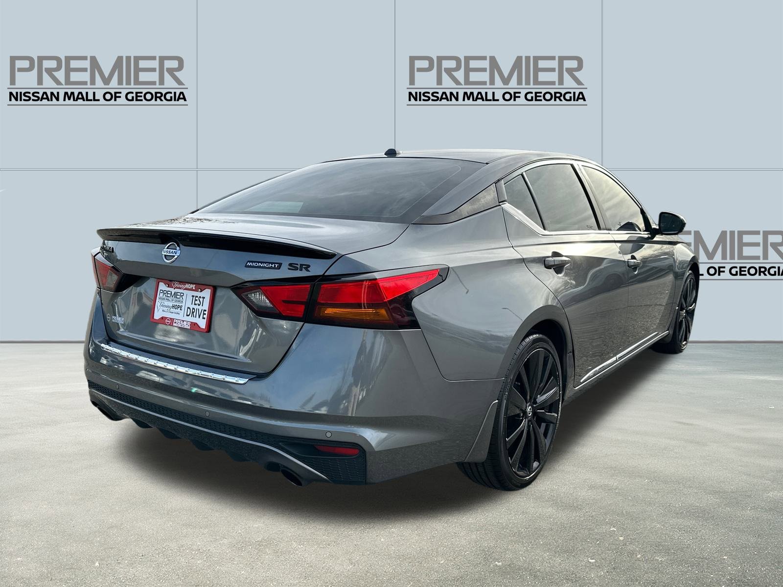 Used 2022 Nissan Altima 2.5 SR w/ Midnight Edition Package image 5