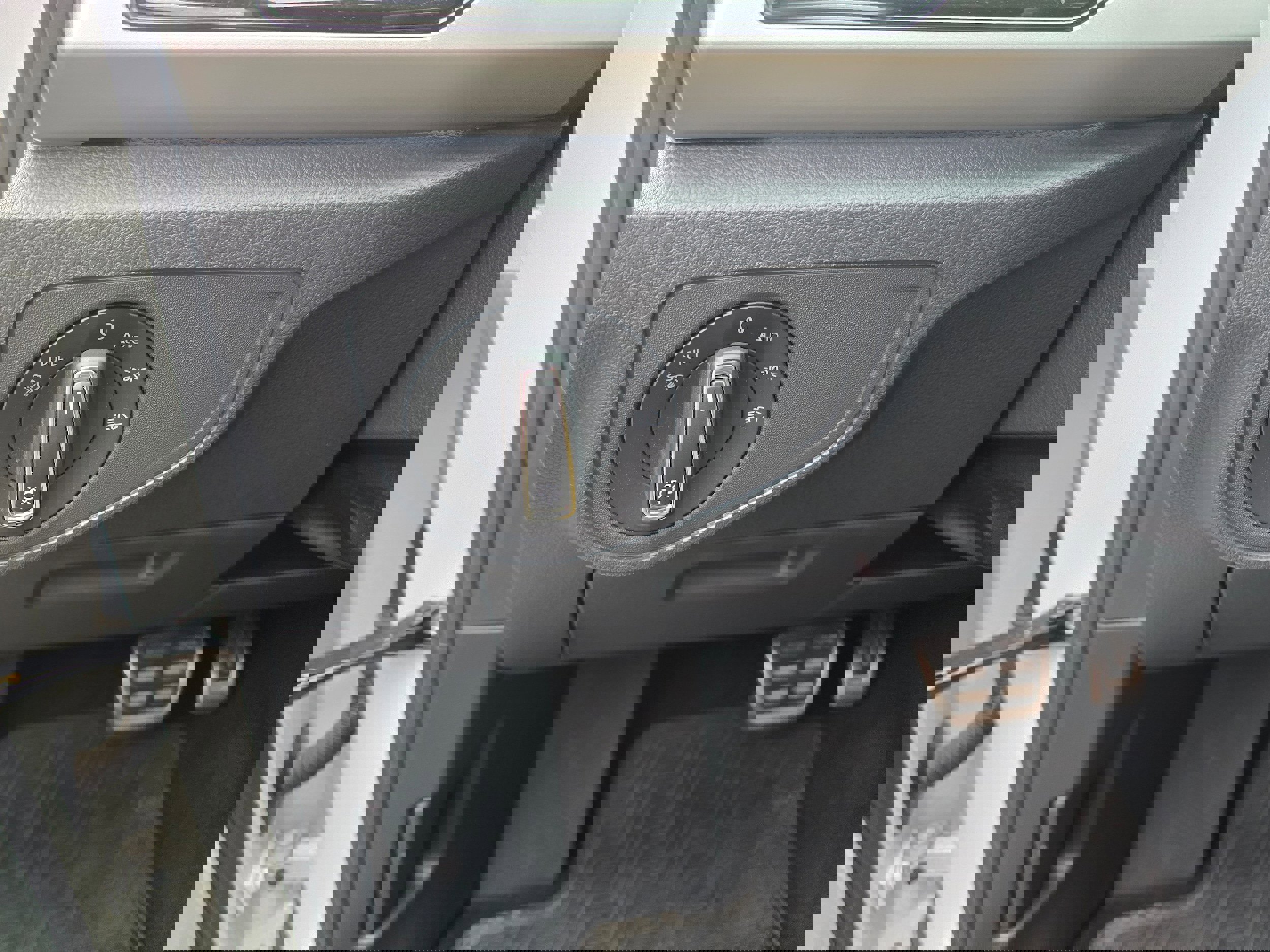 Certified 2022 Volkswagen Atlas Cross Sport SEL R-Line image 16