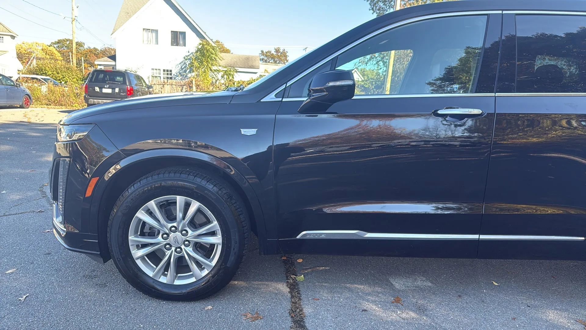 Used 2024 Cadillac XT6 Luxury w/ LPO, Floor Liner Package image 4