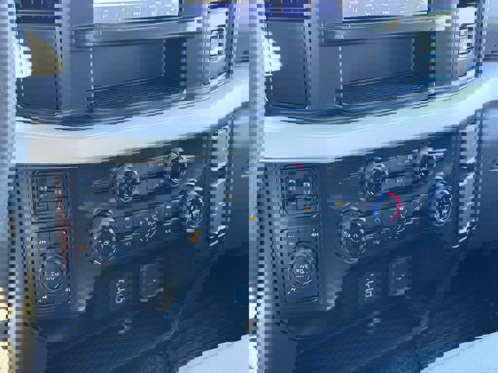 New 2026 Ford F250 XLT w/ FX4 Off-Road Package image 24