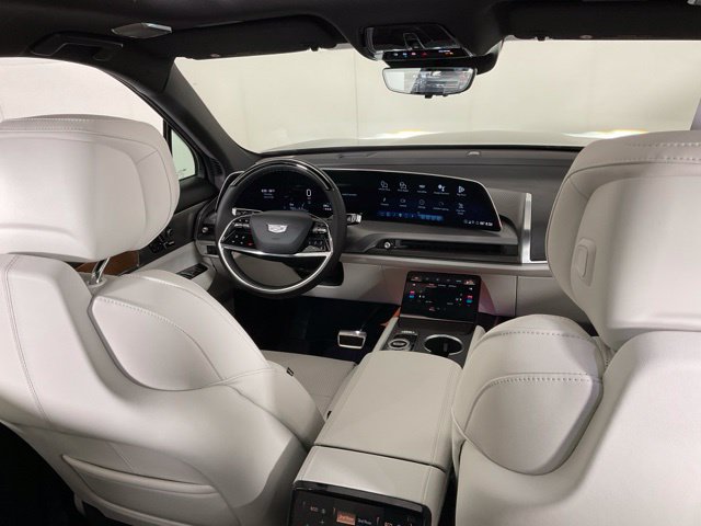 New 2026 Cadillac Vistiq Luxury w/ LPO, Floor Liner Package AWD/4WD image 13