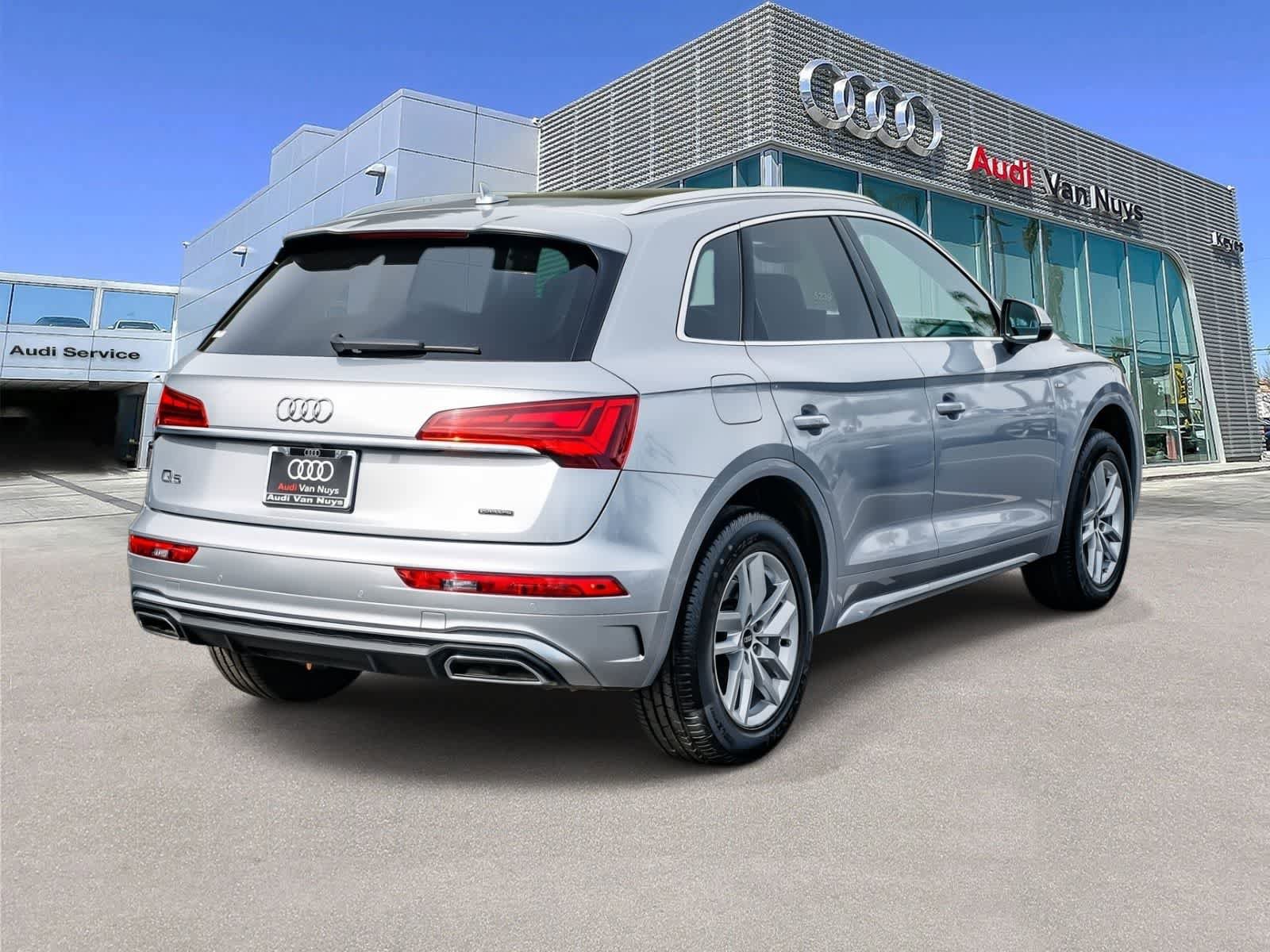 Used 2023 Audi Q5 2.0T Premium w/ Convenience Package image 4