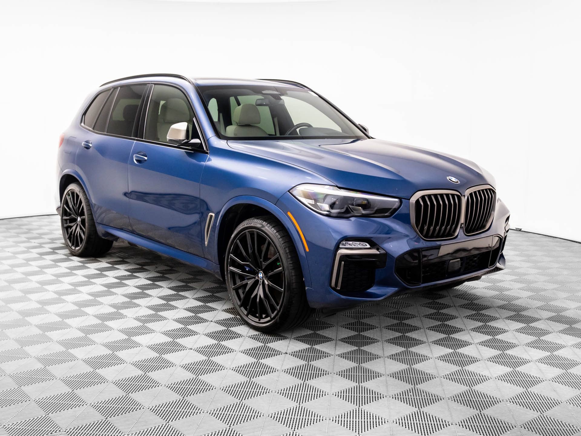 Used 2021 BMW X5 M50i image 9