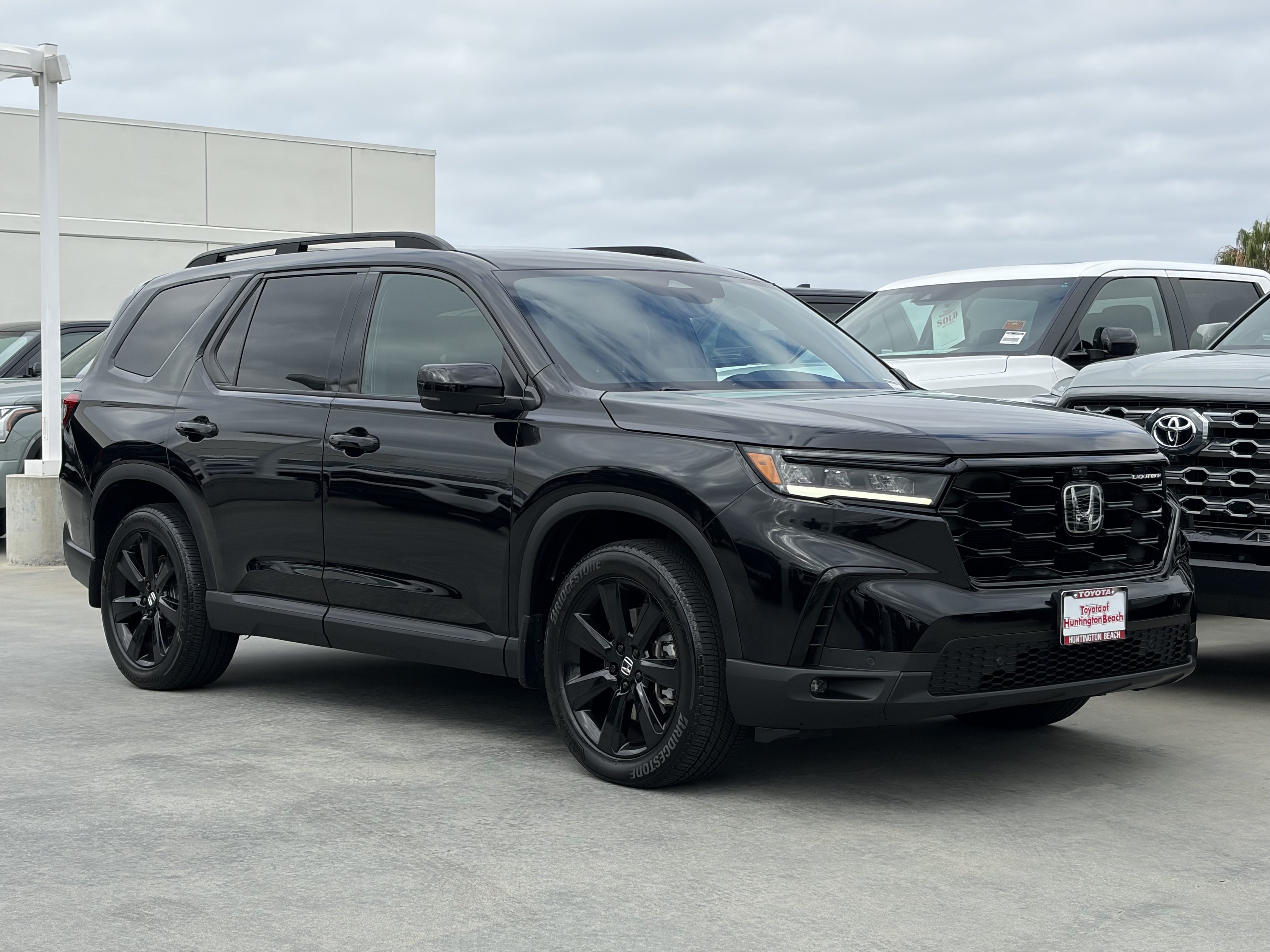 Used 2025 Honda Pilot Black Edition video 2