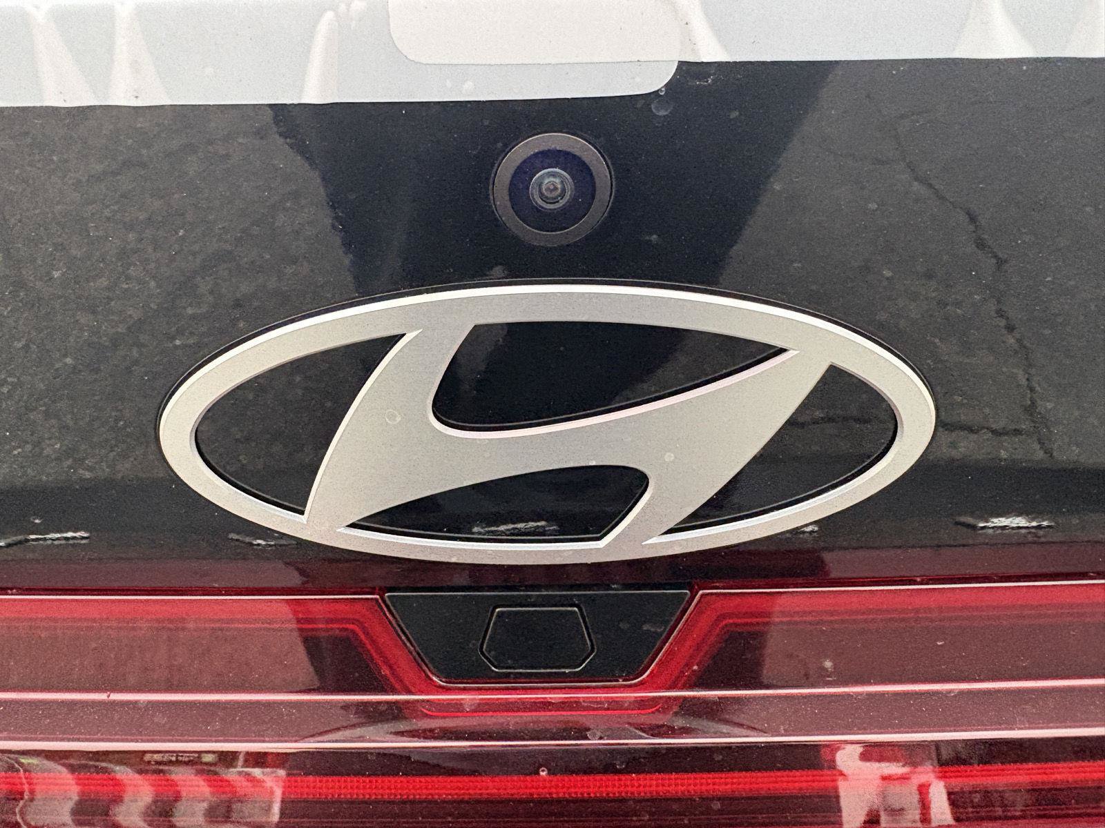 New 2026 Hyundai Elantra Limited FWD image 8