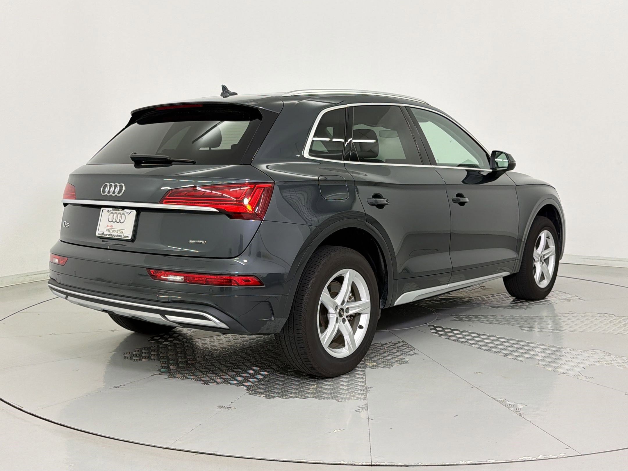 Used 2023 Audi Q5 2.0T Premium w/ Convenience Package image 9