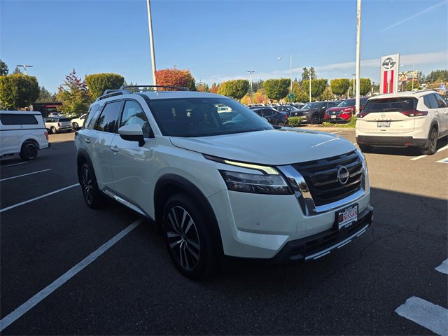 Used 2023 Nissan Pathfinder Platinum image 4