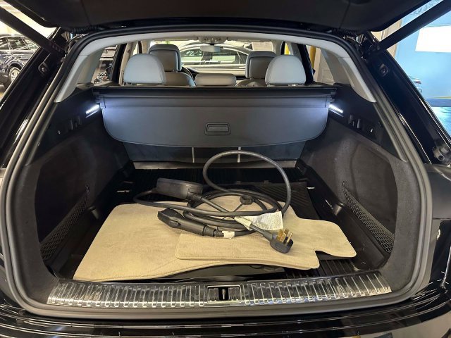 Certified 2024 Audi Q8 e-tron Premium Plus w/ Premium Plus Package AWD/4WD image 10