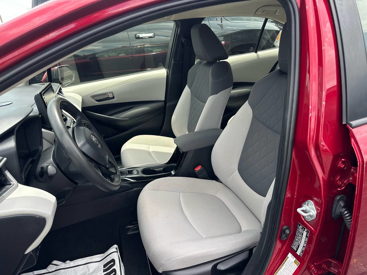 Used 2022 Toyota Corolla LE image 11