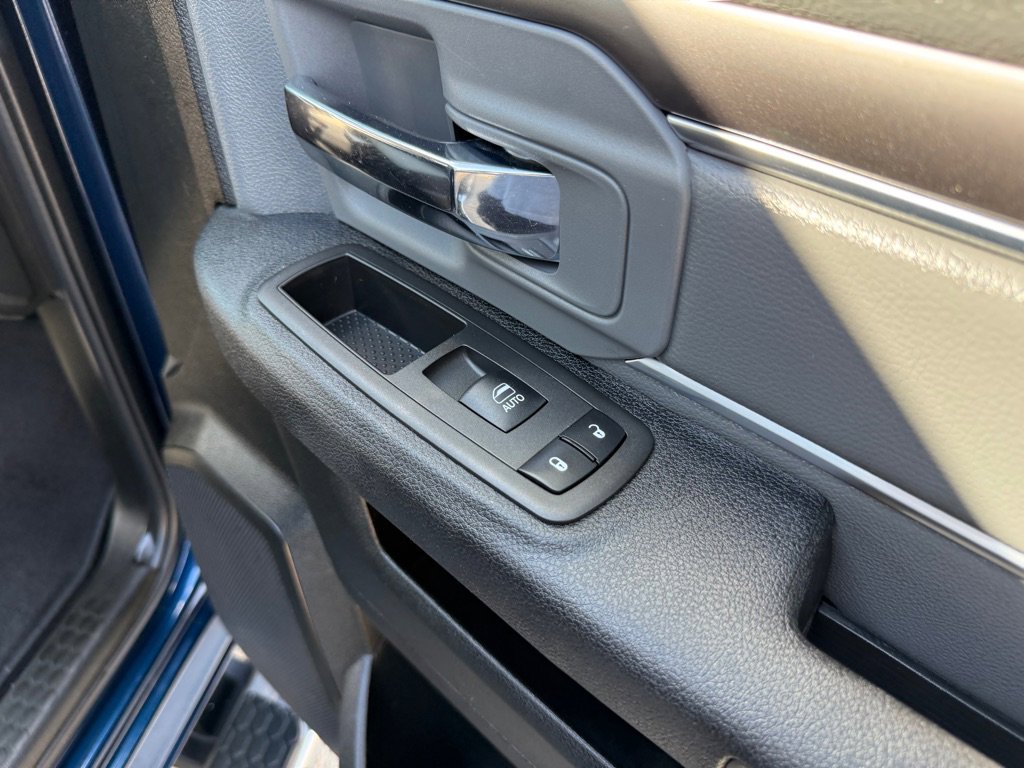 Used 2021 RAM 1500 Classic SLT image 28