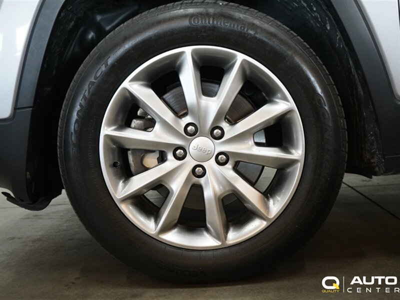 Used 2017 Jeep Cherokee Limited AWD/4WD image 7