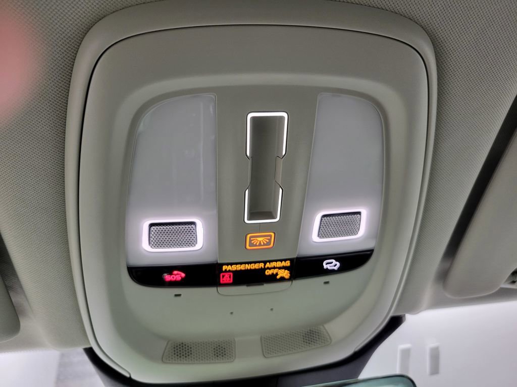 Used 2025 Volvo XC60 B5 Plus image 30