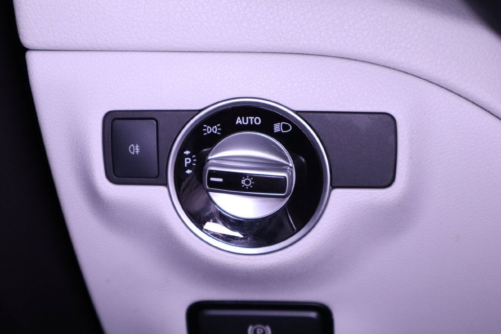 Used 2018 Mercedes-Benz CLA 250 image 24