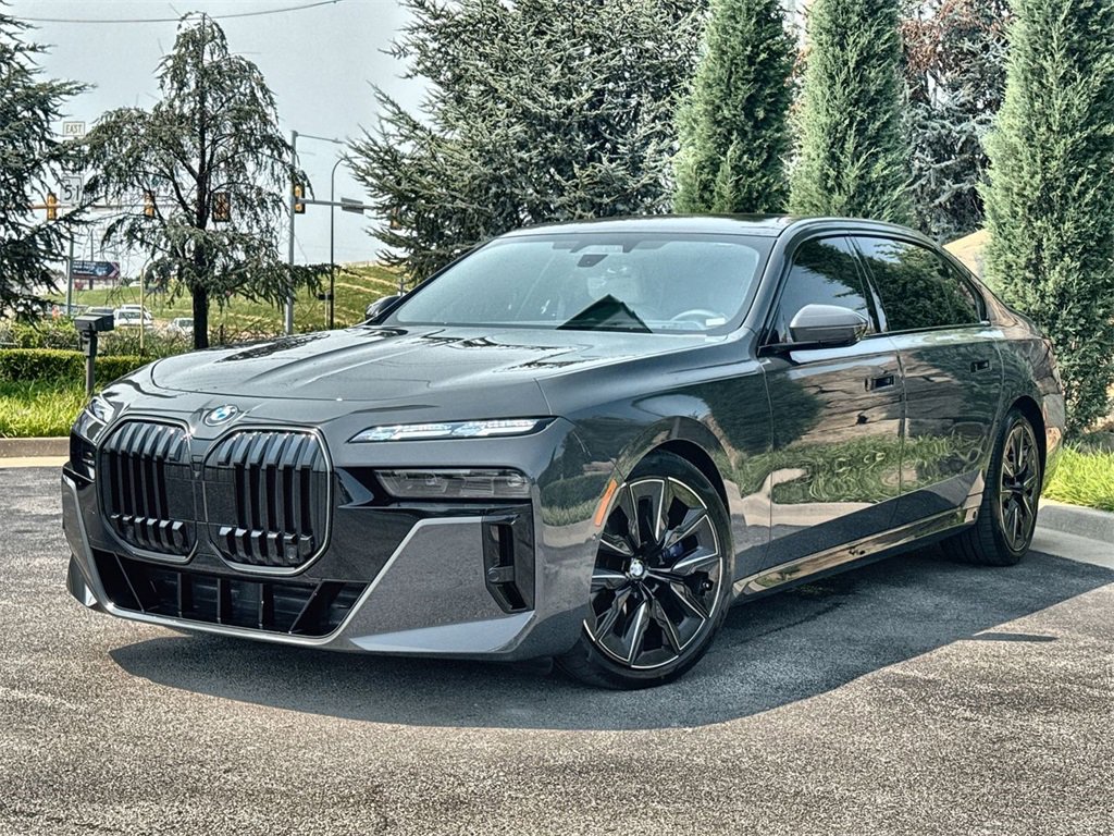 Used 2025 BMW 760i xDrive w/ Executive Package