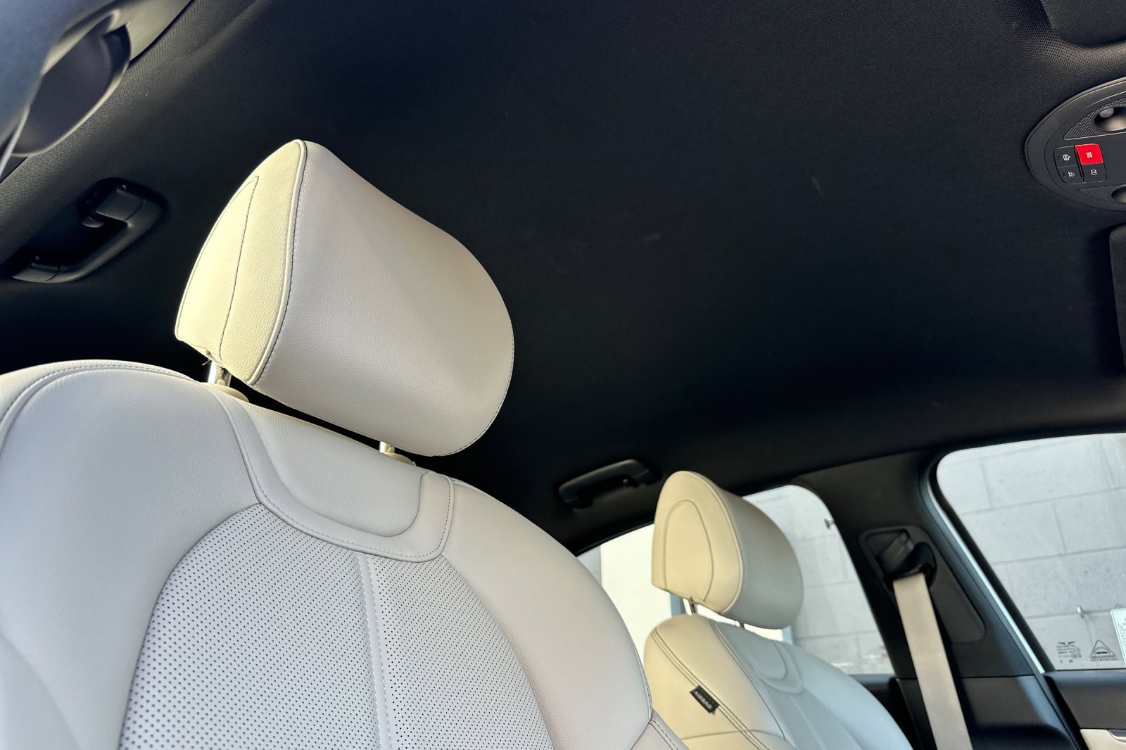 Used 2025 Genesis G70 2.5T image 17