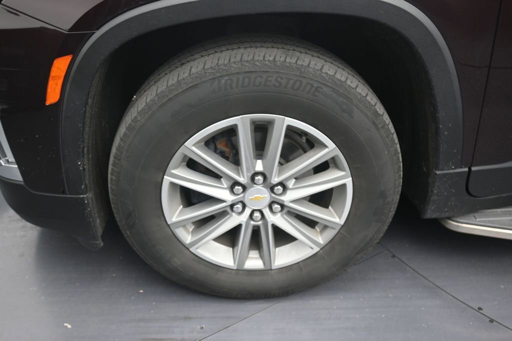Used 2023 Chevrolet Traverse LT FWD image 9