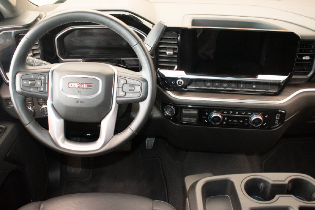 Used 2026 GMC Sierra 1500 SLT AWD/4WD image 15