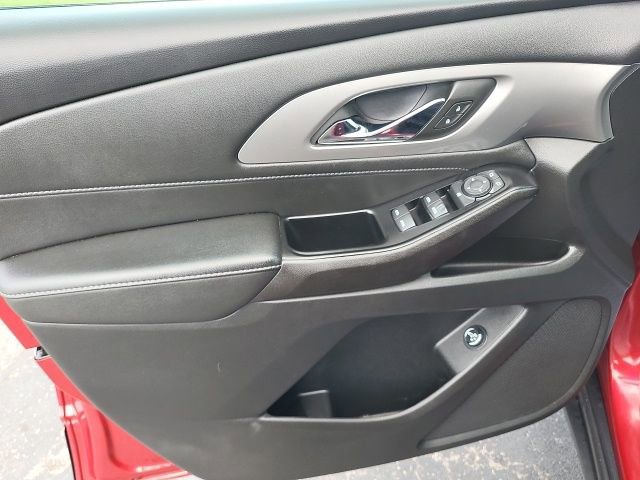 Used 2023 Chevrolet Traverse LT image 25