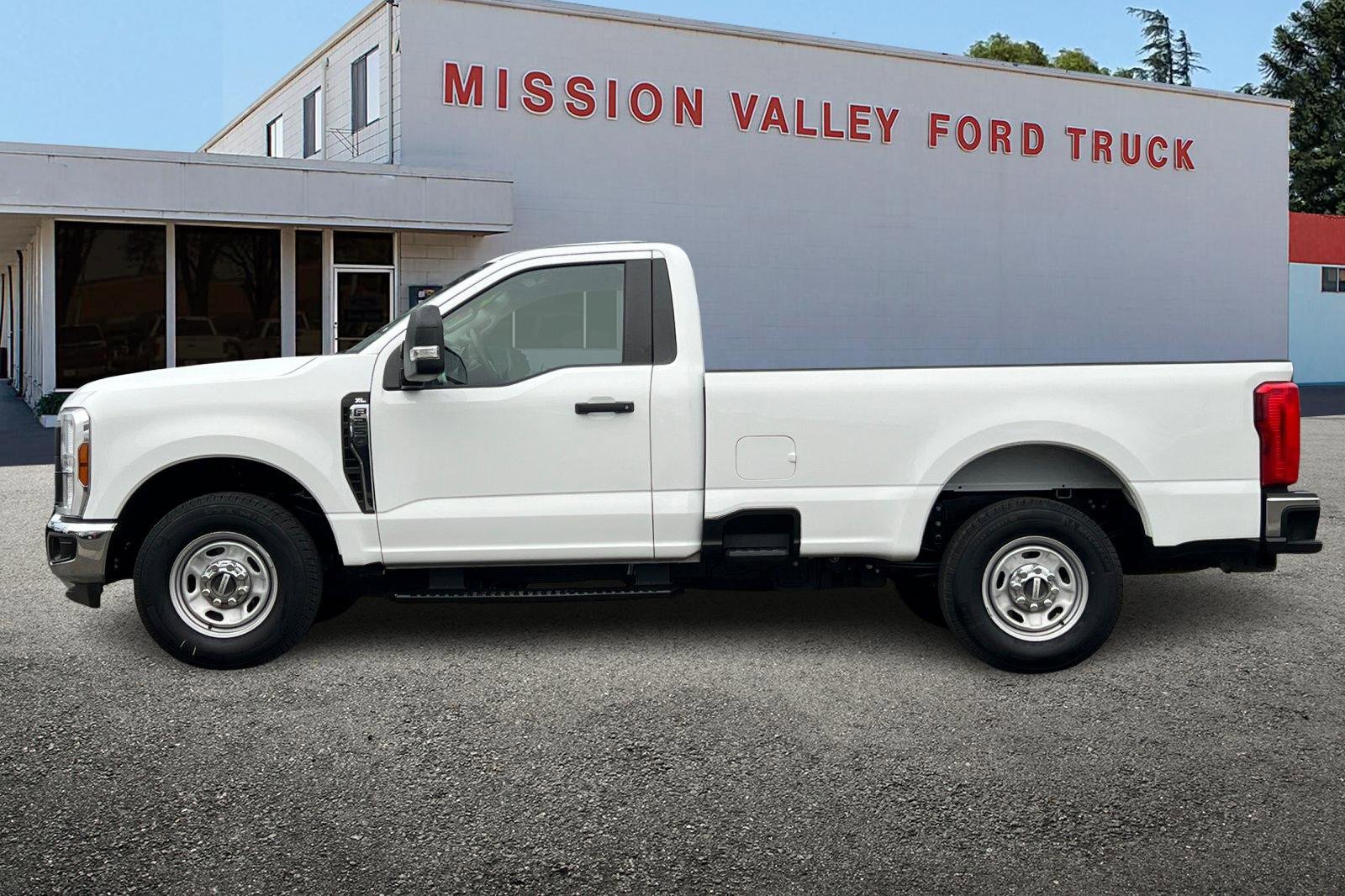 Used 2024 Ford F250 XL w/ XL Chrome Package image 7