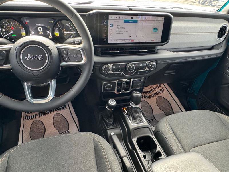 Used 2024 Jeep Wrangler Sahara image 40