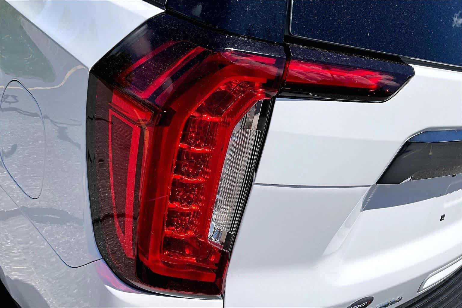 Used 2023 GMC Yukon Denali Ultimate AWD/4WD image 28