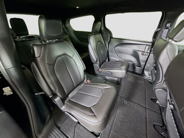 Used 2025 Chrysler Pacifica Select image 27