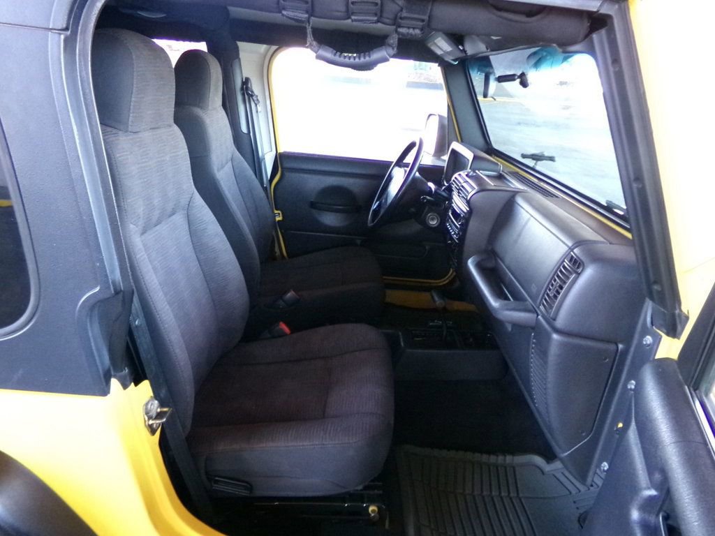 Used 2004 Jeep Wrangler X AWD/4WD image 12