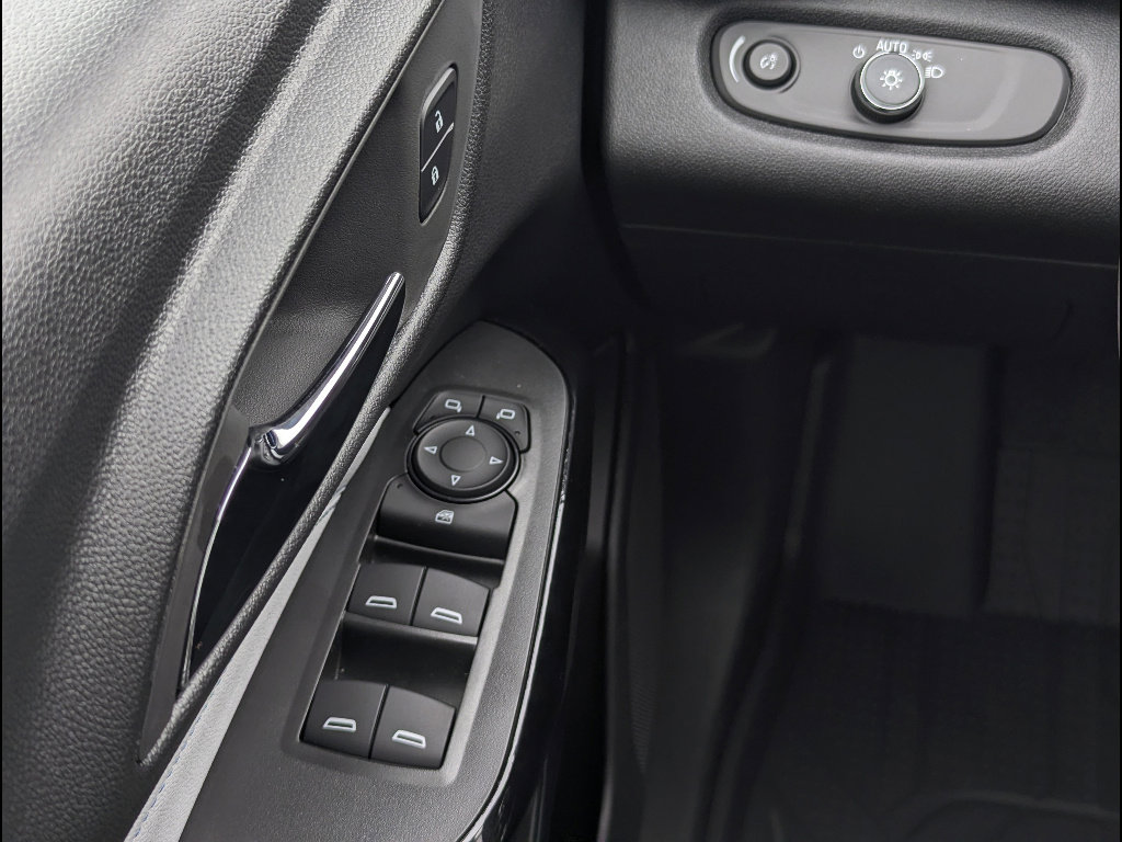 New 2026 Chevrolet Trax LT w/ Sunroof Package FWD image 21