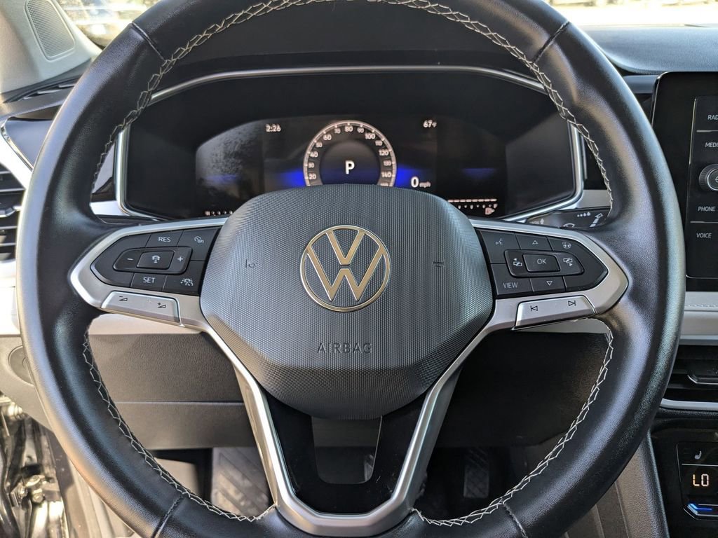 Used 2025 Volkswagen Taos SE image 17