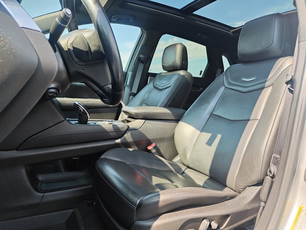Used 2020 Cadillac XT5 Premium Luxury w/ LPO, Floor Liner Package AWD/4WD image 15