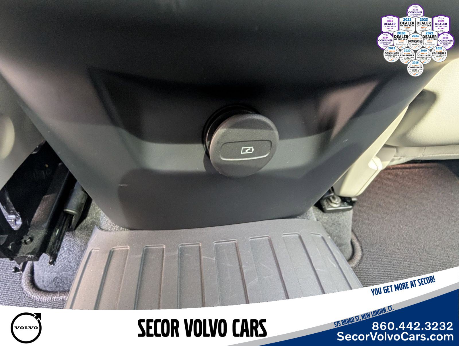 Certified 2023 Volvo XC60 B5 Plus w/ Climate Package AWD/4WD image 30
