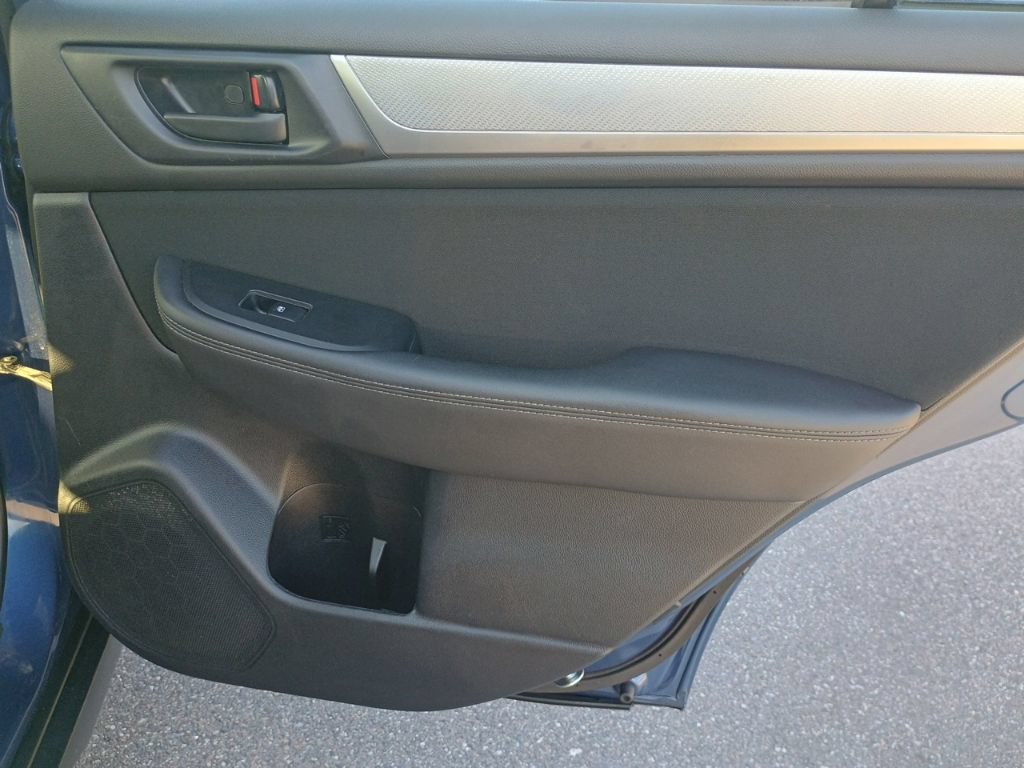 Used 2019 Subaru Outback 2.5i AWD/4WD image 18
