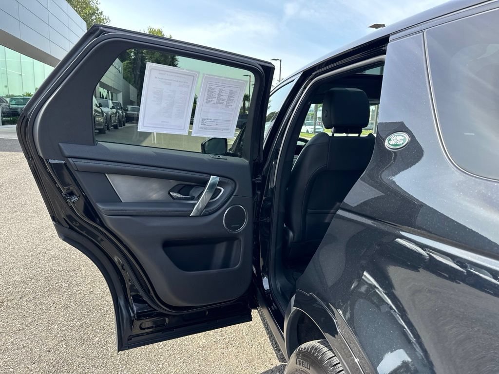 Certified 2025 Land Rover Discovery Sport Dynamic SE AWD/4WD image 16