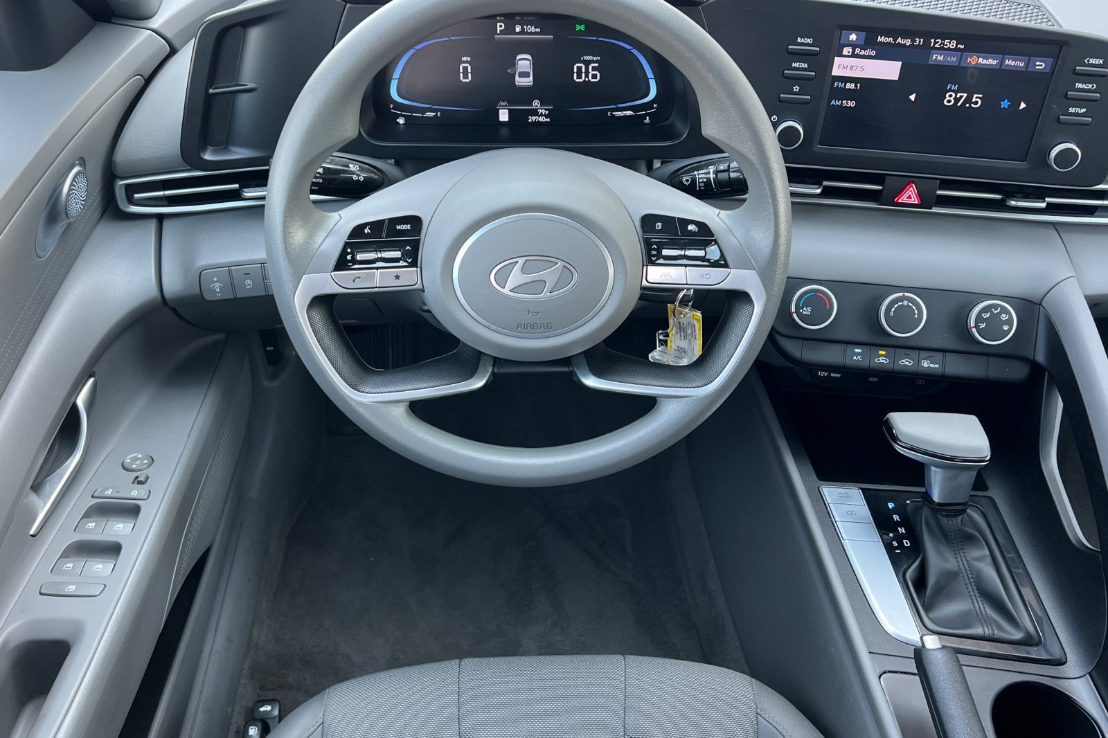 Used 2024 Hyundai Elantra SE FWD image 14