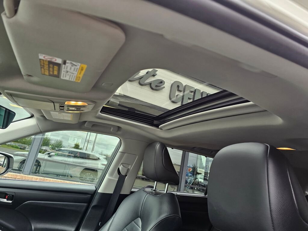 Used 2021 Toyota Highlander XLE AWD/4WD image 20