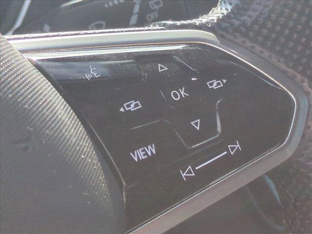 Used 2022 Volkswagen Tiguan SE R-Line image 16