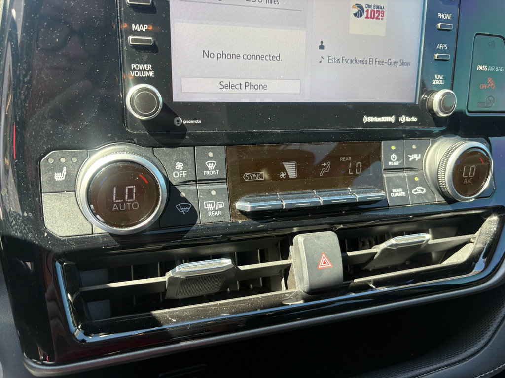 Used 2021 Toyota Highlander XLE image 19