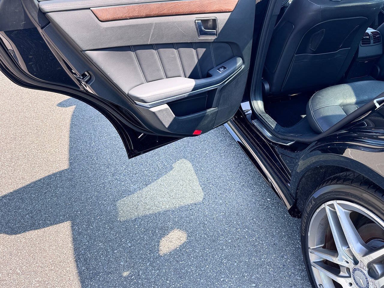 Used 2016 Mercedes-Benz E 400 4MATIC Sedan image 5