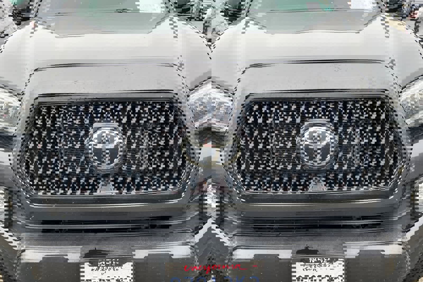 Used 2022 Toyota Tacoma Limited image 9