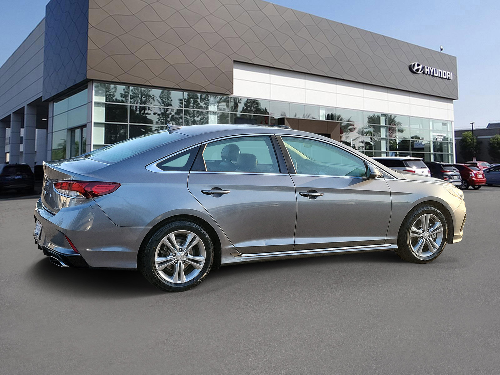 Used 2018 Hyundai Sonata Sport w/ Tech Package 05 FWD image 2