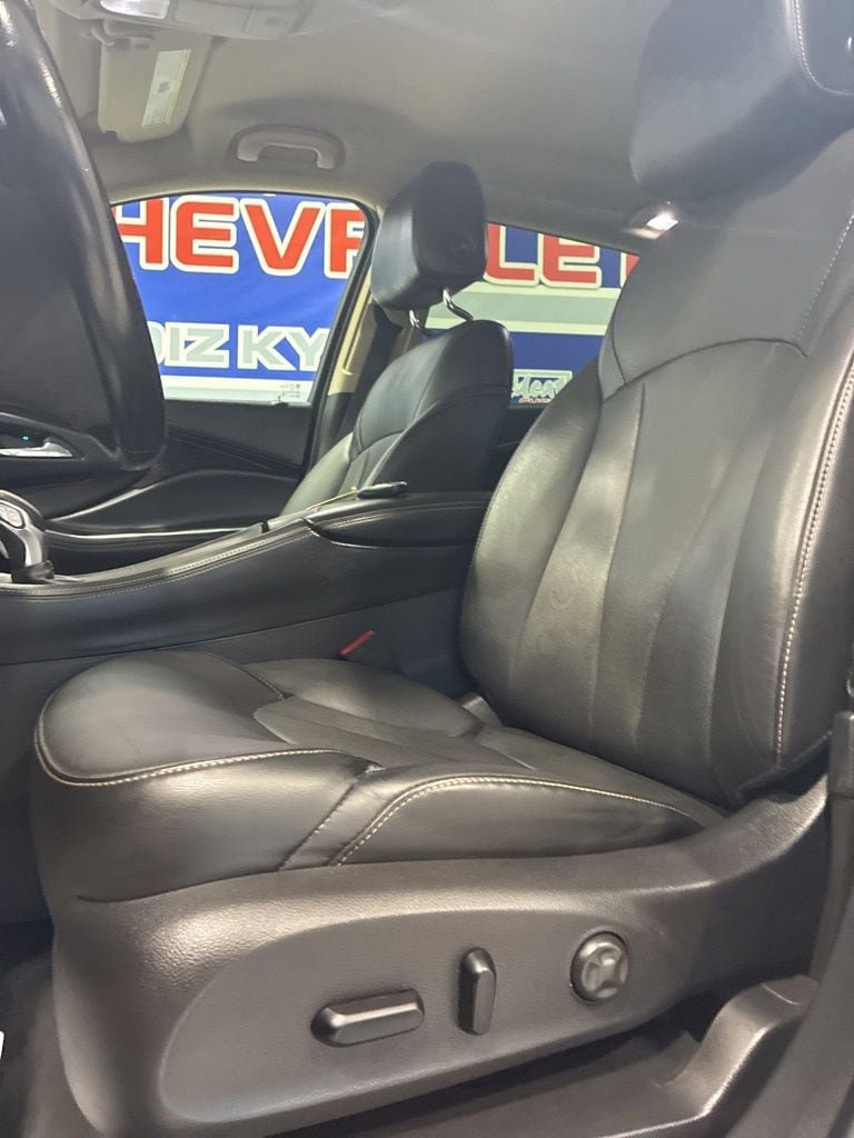 Used 2017 Buick Envision Essence AWD/4WD image 18