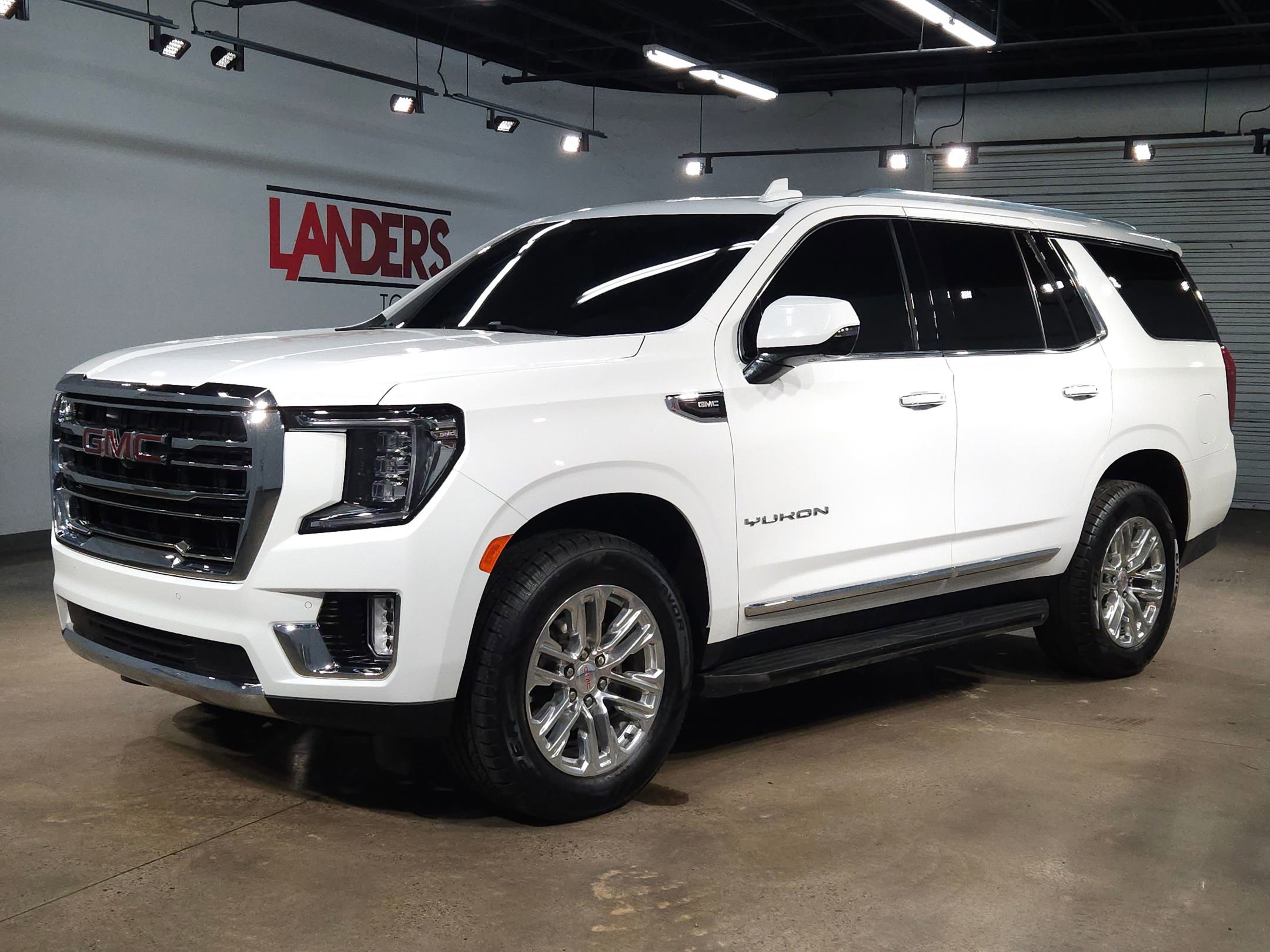 Used 2021 GMC Yukon SLT w/ SLT Luxury Package image 3