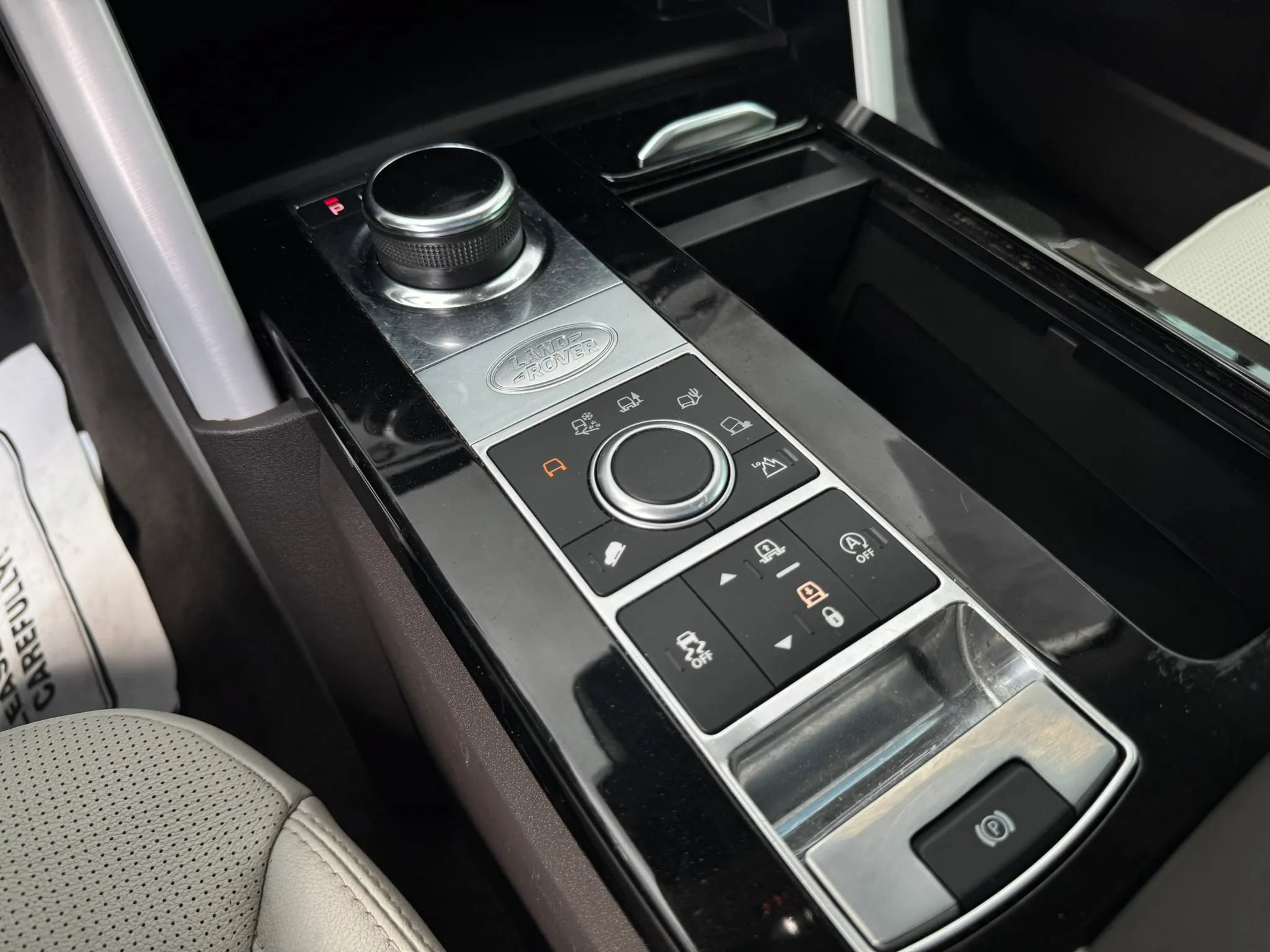 Used 2019 Land Rover Discovery HSE AWD/4WD image 18