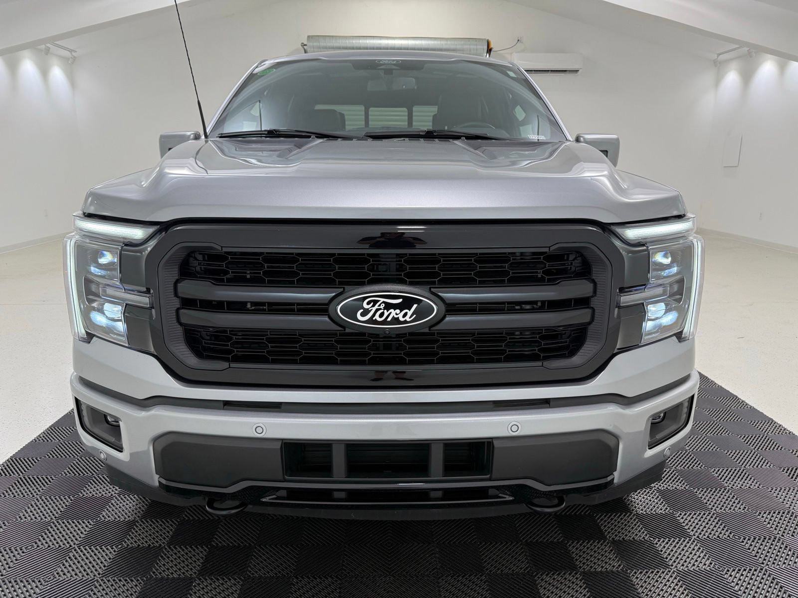 Used 2025 Ford F150 Lariat w/ Equipment Group 501A Mid AWD/4WD image 2